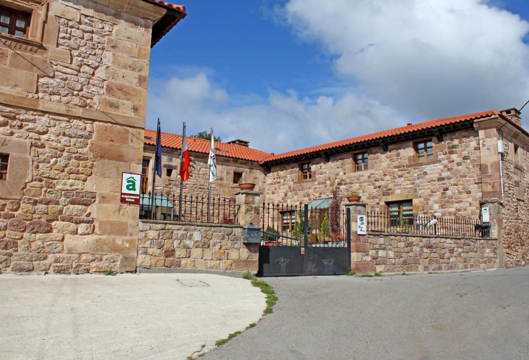 Posada Ormas Luaran gambar